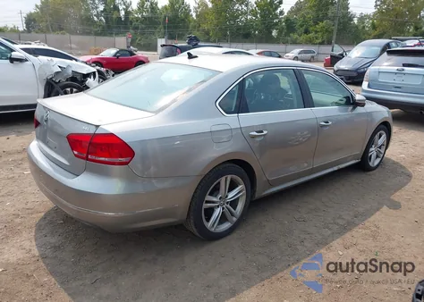 2012 Volkswagen Passat 2.5L Sel Premium z USA, uszkodzony, nr VIN 1VWCP7A39CC006938